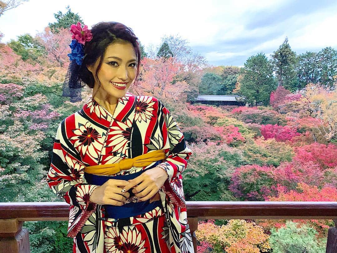 MIKAさんのインスタグラム写真 - (MIKAInstagram)「京都ではちょっぴり紅葉もみれた🍁☺️ #kyoto #beautifulview  #cyberjapan #kimono #japanesestyle #サイバージャパン」11月13日 14時25分 - cjd_mika