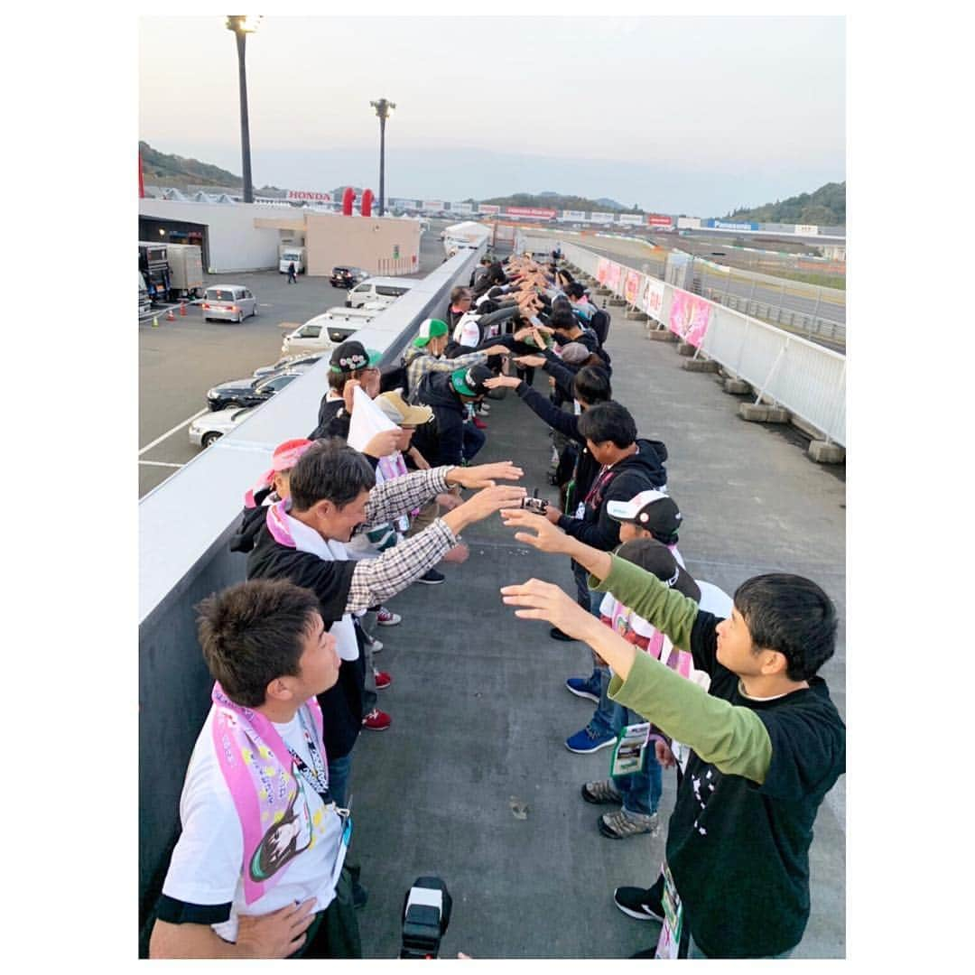 小越しほみさんのインスタグラム写真 - (小越しほみInstagram)「SUPER GT2018最終戦inツインリンクもてぎ🏁 今シーズンもD'station Racingとフレエンの応援ありがとうございました！！ 7号車と共に、チームの皆さんと、メンバーと、ファンのみんなとサーキットを駆け抜けた！ 何にも変えられない宝物を沢山沢山ありがとう✨ ・ #supergt #dstationracing #dstation #フレッシュエンジェルズ #フレエン #最終戦 #ツインリンクもてぎ #Porsche #racequeen #レースクイーン #circuit #サーキット」11月13日 14時36分 - shihomi1129