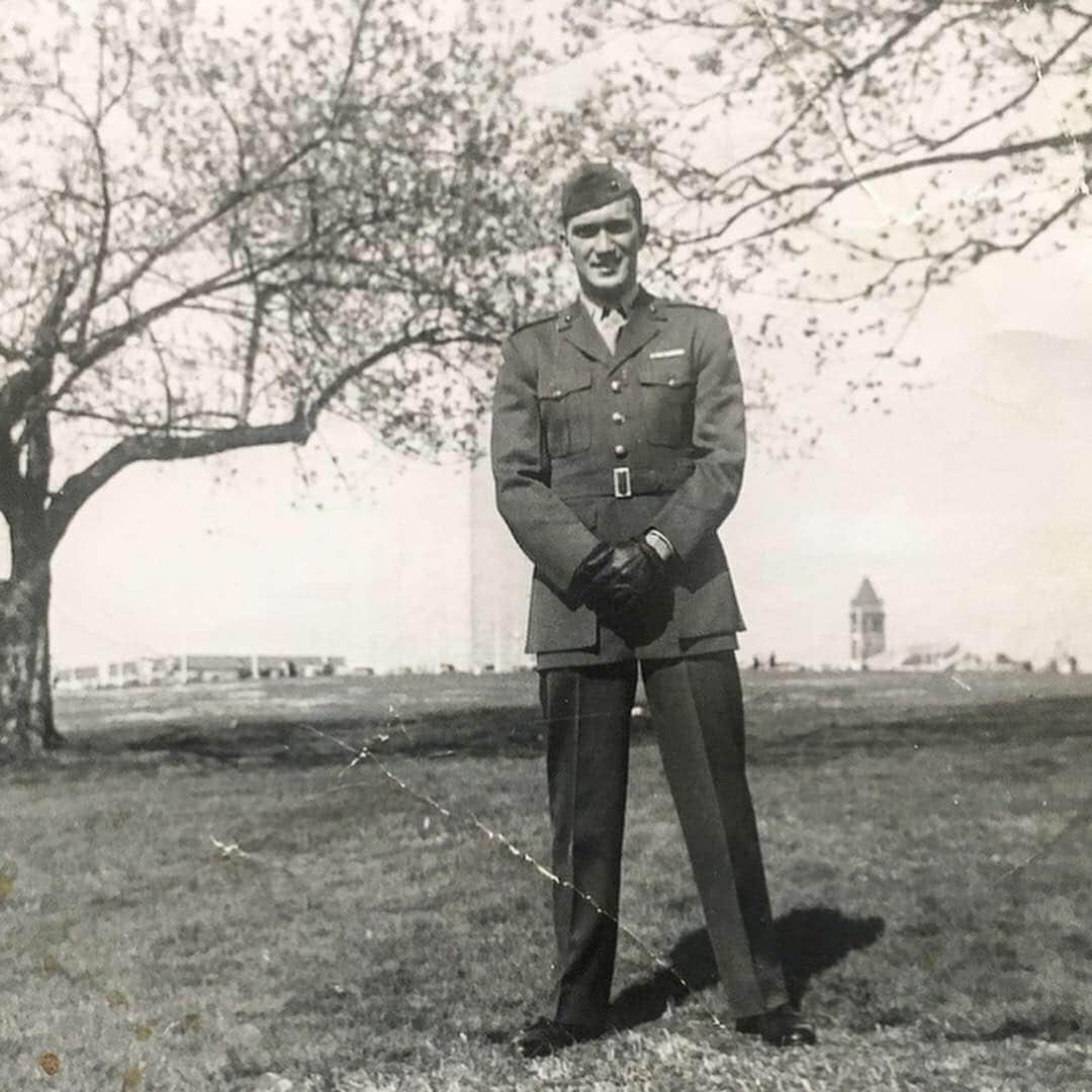 マリサ・ミラーのインスタグラム：「Thank you to all the veterans and their families for serving, sacrificing and protecting us!!! 💙❤️ I have a such soft spot for our military ❤️🙌🏻 Especially for my incredible  Grandfather John! These photos are when he served in the Marine Corps. #happyveteransday 🇺🇸 (a day late)」