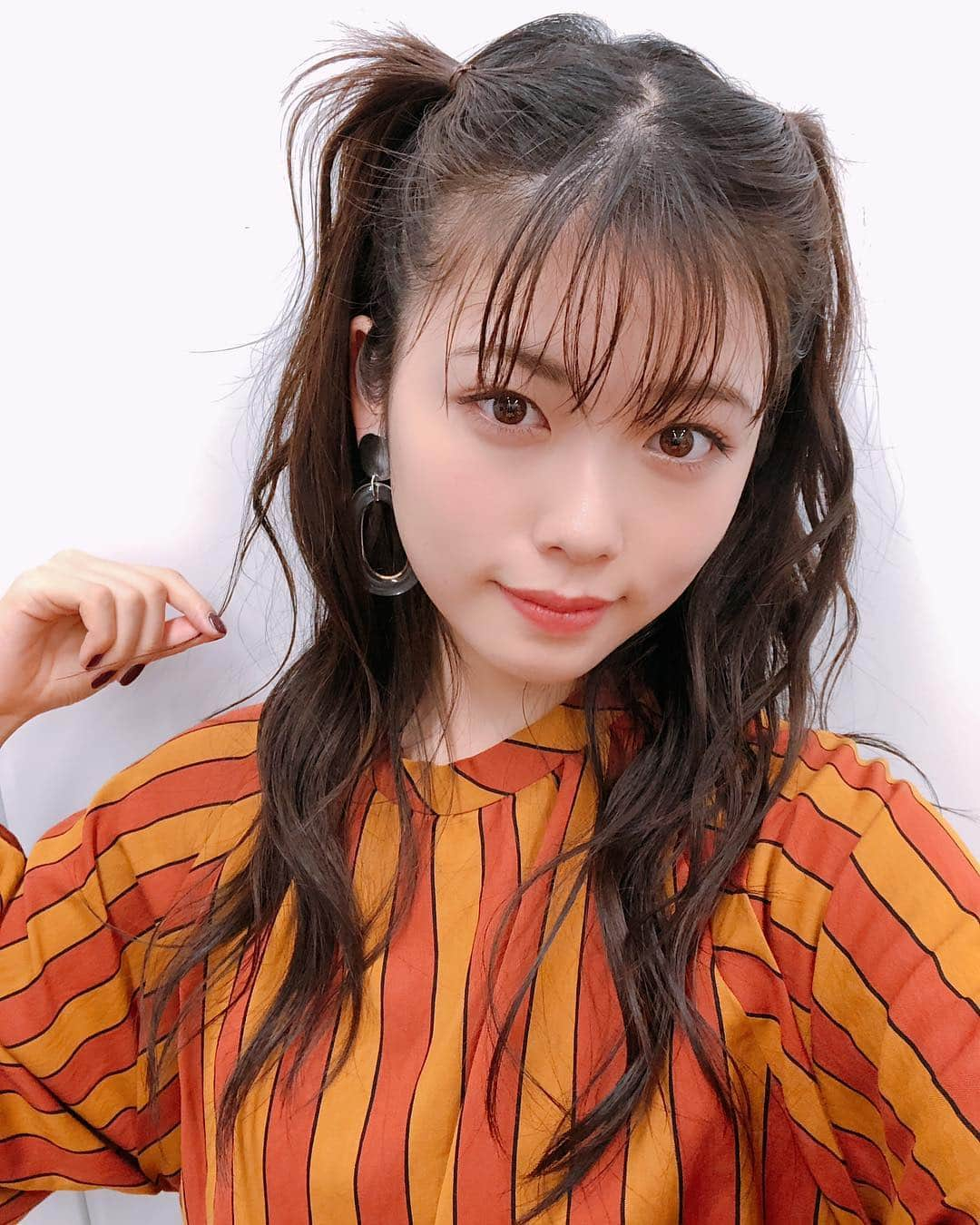 小芝風花さんのインスタグラム写真 - (小芝風花Instagram)「遅くなりましたが、お知らせです📢 今月7日から発売されている 「duet 2018年12月号」に掲載して頂いております😊 ぜひお手に取ってください📖 今回のヘアメイクが…！！ いつもと雰囲気違うのですが、ハーフツインテールが可愛すぎて♡ お気に入りです♡ 衣装も可愛くて、テンション上がりましたぁ⤴︎⤴︎」11月13日 10時42分 - fuka_koshiba_official