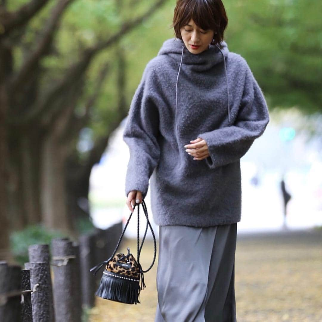 富岡佳子さんのインスタグラム写真 - (富岡佳子Instagram)「#outfit  ワンピース以外のスカートは久しぶりな気がします☺︎」11月13日 10時50分 - yoshikotomioka