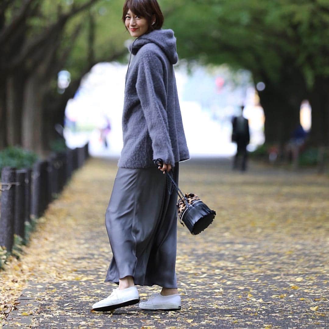 富岡佳子さんのインスタグラム写真 - (富岡佳子Instagram)「#outfit  ワンピース以外のスカートは久しぶりな気がします☺︎」11月13日 10時50分 - yoshikotomioka