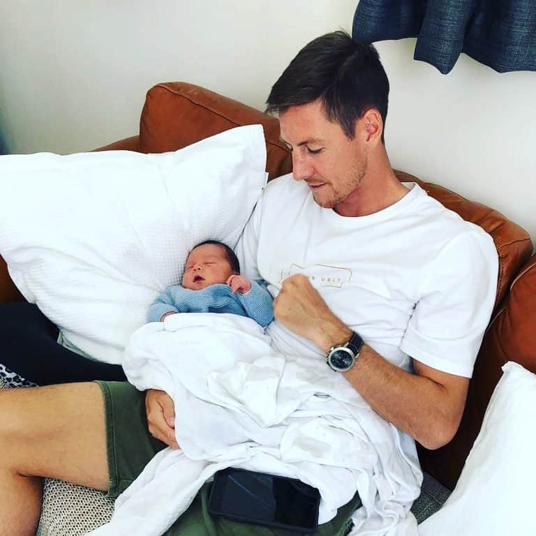 ネイサン・バーンズのインスタグラム：「Leo Gray Burns is home! Born 9/11/2018 Everyone is doing really well #somuchcuteness #love」