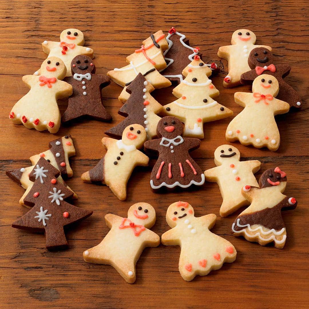 無印良品さんのインスタグラム写真 - (無印良品Instagram)「「自分でつくる　クリスマス型抜きクッキー」が発売になりました。 ジンジャーマン、ジンジャーガール、ツリーの型が入ったクッキーのキットです。２色の生地を焼き、アイシングでお好みにアレンジすることができます。ラッピング袋が１０枚ついています。 #無印良品 #muji #アイシング #アイシングクッキー #クッキー #クリスマス #クリスマスレシピ #クリスマスクッキー #クリスマス準備 #お菓子作り」11月13日 12時00分 - muji_global
