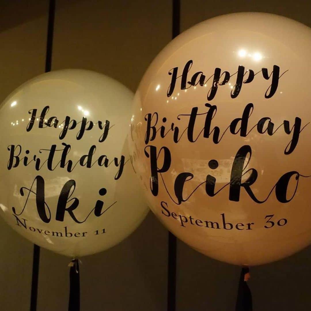 潮田玲子さんのインスタグラム写真 - (潮田玲子Instagram)「@akihigashihara さんのお誕生日のお祝いで行ったのにちゃっかり私までお祝いしてもらうという嬉しすぎるサプライズ😍🙌💓 仕掛け人の @yamamotosatoko さん @makinosaya ちゃん 優しすぎる😭😭😭 ありがとうございましたー😍🙌 #お誕生日会 #お祝いするはずが #ちゃっかりお祝いしてもらっちゃう奴 #サプライズ #全く気づかず #入室しても気づかず #3人がクスクス笑うから #何にも面白いことしてませんよ？って #どんだけ鈍感… #幸せっす #ありがとう #バルーンが可愛すぎる」11月13日 22時52分 - reikoshiota_official