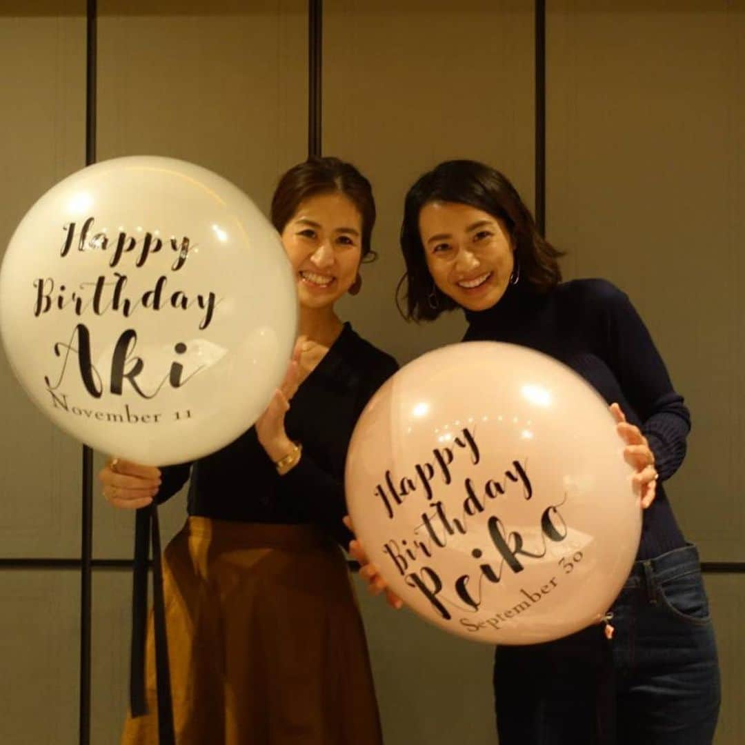 潮田玲子さんのインスタグラム写真 - (潮田玲子Instagram)「@akihigashihara さんのお誕生日のお祝いで行ったのにちゃっかり私までお祝いしてもらうという嬉しすぎるサプライズ😍🙌💓 仕掛け人の @yamamotosatoko さん @makinosaya ちゃん 優しすぎる😭😭😭 ありがとうございましたー😍🙌 #お誕生日会 #お祝いするはずが #ちゃっかりお祝いしてもらっちゃう奴 #サプライズ #全く気づかず #入室しても気づかず #3人がクスクス笑うから #何にも面白いことしてませんよ？って #どんだけ鈍感… #幸せっす #ありがとう #バルーンが可愛すぎる」11月13日 22時52分 - reikoshiota_official