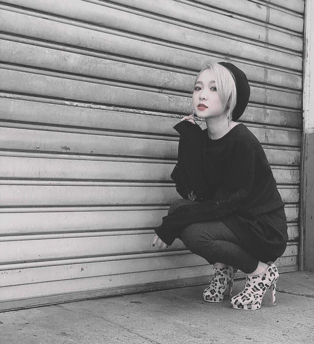 reika satoのインスタグラム：「. . 人気のレース×スウェットtopが 再入荷してましたよ😆♡ . ゆったりなサイズ感と長めの袖が お気に入りポイントです🙆‍♀️✨ . 2buy20%OFFも１８日まで🏃‍♀️💨」