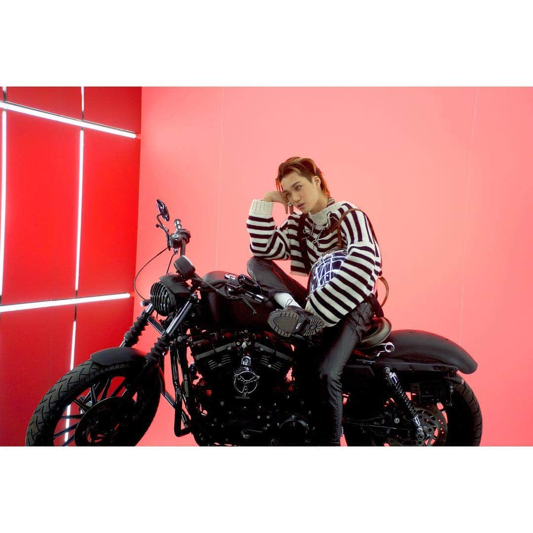 EXOさんのインスタグラム写真 - (EXOInstagram)「👀 #EXO_Tempo MV 촬영장 비하인드 포토 공개!! Check out the MV set behind the scenes photos!! _ [NO 9. #KAI] 🎬 https://youtu.be/iwd8N6K-sLk _ #어디에도_없을_완벽한_EXO #EXO #weareoneEXO #EXO_DontMessUpMyTempo #엑소」11月13日 16時20分 - weareone.exo