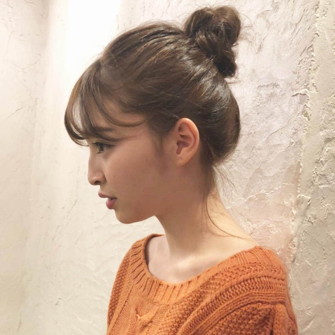 堀加奈子さんのインスタグラム写真 - (堀加奈子Instagram)「せいらちゃん来たよ〜🧡🧡🧡 . 今日のニットにピッタリなカラーにしてみました✨ . この後練習だったからお団子ヘア . キャメルカラー楽しんでね😍またね . #上西星来 @seira_jonishi_tpd #東京パフォーマンスドール #ray #お団子ヘア #オレンジ #belle #omotesando #arrange #hairstyle #haircolor」11月13日 17時03分 - belle_kana