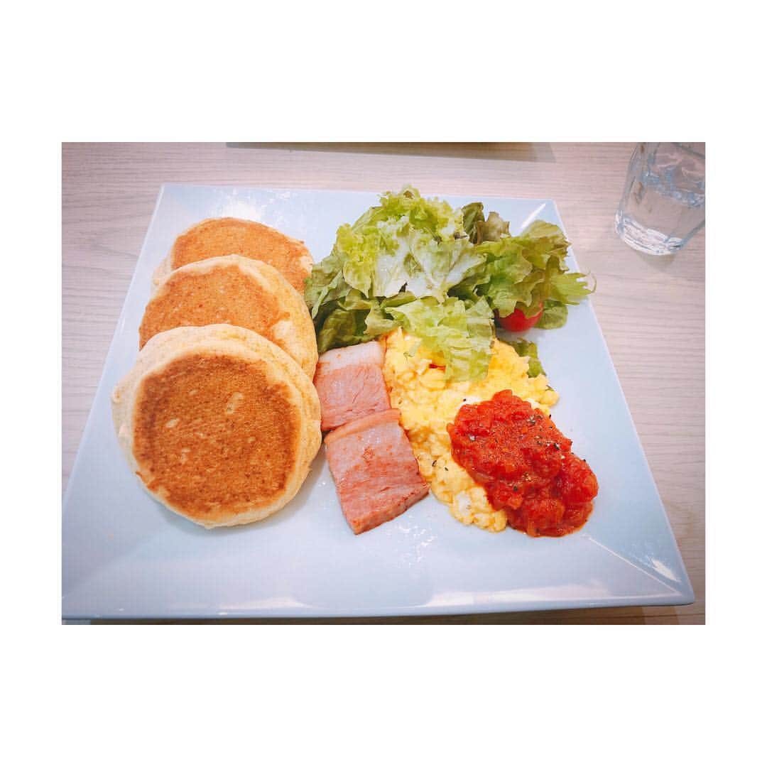 椎名あずさのインスタグラム：「🥞🍴 #パンケーキ #幸せのパンケーキ #栄 #pancakes」