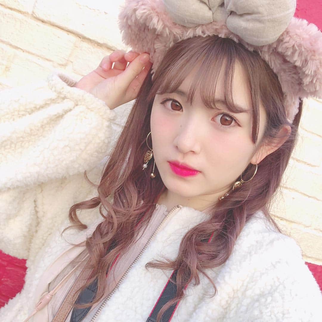 青木菜花のインスタグラム：「.﻿ .﻿ シェリーメイ🐻🎀﻿ ﻿ 髪色も少しピンクにしてもらって﻿ シェリーメイにぴったりだ〜髪色可愛い！！！😭💗 . . #ディズニー #ディズニーシー #クリスマス #クリスマスディズニー #シェリーメイコーデ #シェリーメイ #ダッフィーコーデ #ダッフィー #カチューシャ #ピンク #cute #セルフィー #自撮り #instagood #instalike #l4l」