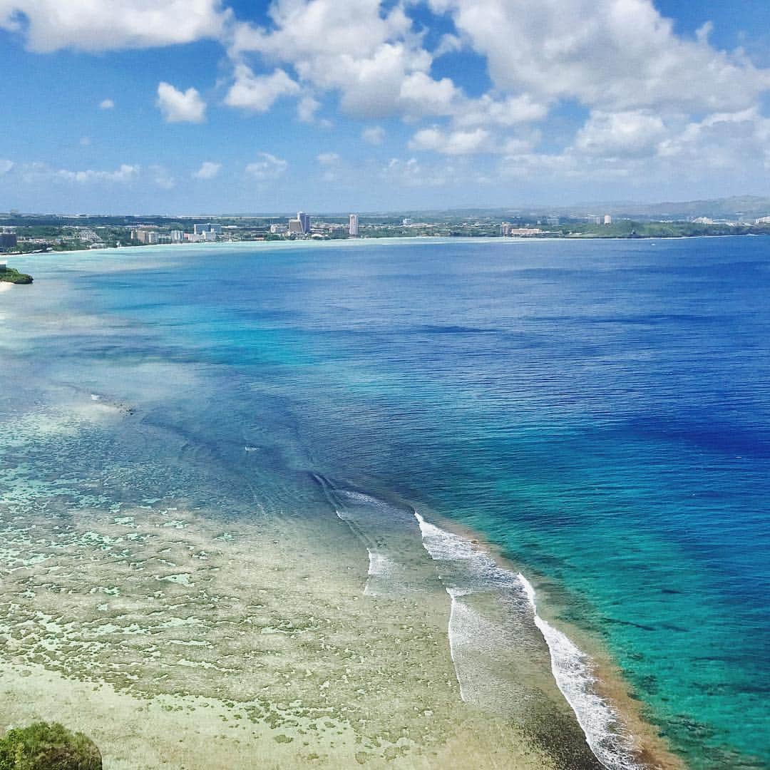 猪鼻ちひろさんのインスタグラム写真 - (猪鼻ちひろInstagram)「beautiful Guam 👏🏻👏🏻👏🏻🥺🥺🥺❣️❣️❣️ インスタライブ お付き合いありがとうございました！ はっずかしい〜。。。けど嬉しくて楽しかった☺️ #熱弁モードでグアムのことは伝わったはず #いいねとコメントしてるといいことあるかも #という雑なまとめ #ちひろトリップ #ちひろtripグアム  #shopguam2018 #instaguam #ショップグアム2018 #インスタグアム#グアム #guam」11月13日 20時36分 - inohanachihiro