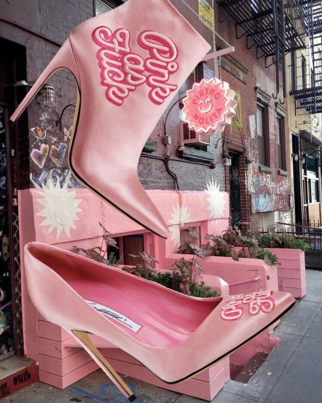 ブライアンアトウッドさんのインスタグラム写真 - (ブライアンアトウッドInstagram)「Pink As Fuck.... Love a fun collaboration with friends @pietroq @pietronolita especially when it creates DOPE shoes!!! & for a great cause. #highheels #sexy #pink #nyc #thinkpink #madeinitaly #fuckcancer #susangkomen #fashion #bossbabe #sickshoes #tickledpink #dope #prettyinpink #brianatwood」11月13日 22時04分 - brian_atwood