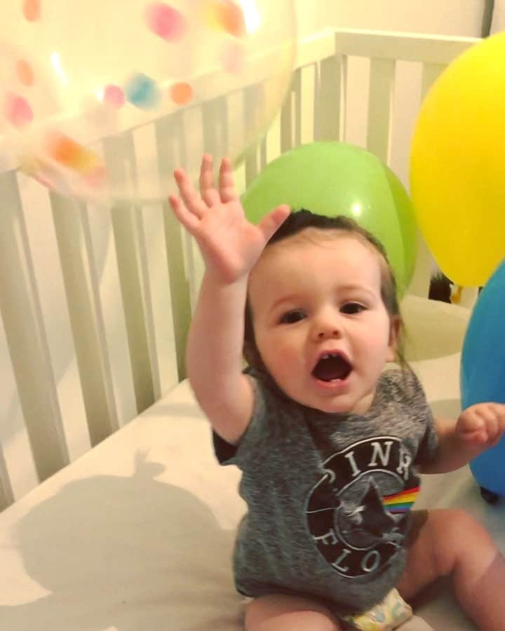 クリスティン・ヒルデブランドのインスタグラム：「WE’VE GOT A ONE YEAR OLD!!! 🎈」