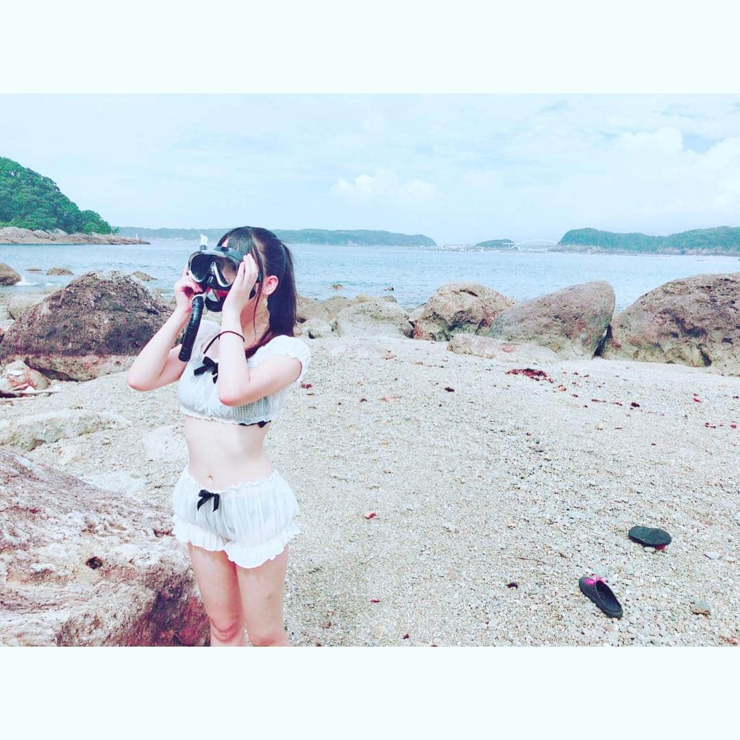 谷麻由里さんのインスタグラム写真 - (谷麻由里Instagram)「海の思い出🏖 浮き輪ナイト泳げないけど泳ぐのは好き♡ バーベキューもだいすき！ でもお片づけはキライ！  季節ごとに遊びたい！ 冬はスキーとイルミネーション以外だと何あるかなぁ？？♪ #谷麻由里 #キラフォレ #アイドル #海 #水着 #スノーケリング」11月14日 1時29分 - mayusamatokeiyaku