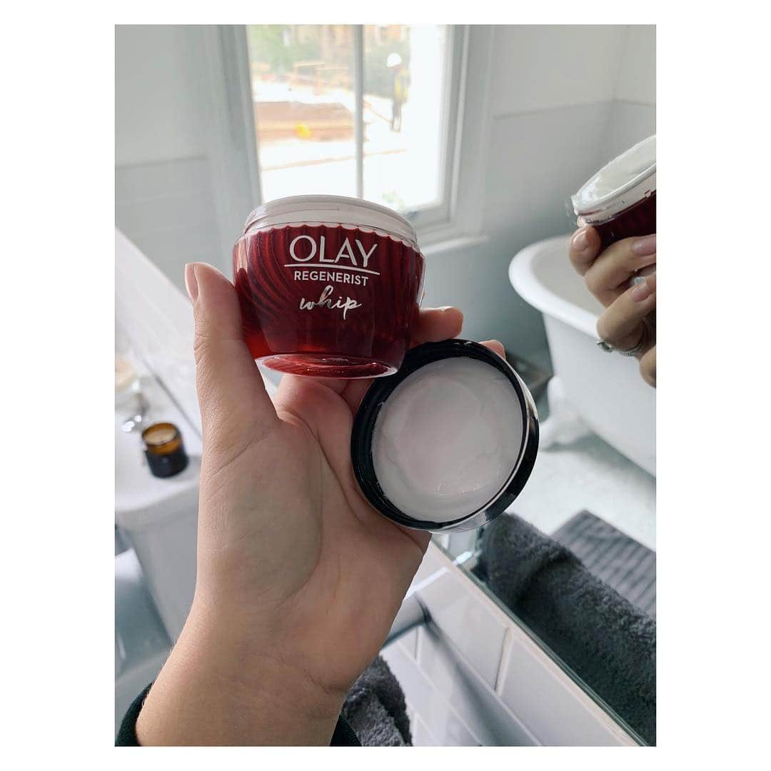 タニヤ・バーさんのインスタグラム写真 - (タニヤ・バーInstagram)「Happy Tuesday 👋🏻🙃 Using @OlayUK Regenerist Whips on my skin every day at the moment, it doubles up as a primer, has a whipped formulation so you don’t have to wait for it to sink in before makeup and it also firms your skin. Great for if you are running around and don’t want that 3pm shine. It’s Olay’s biggest launch in 10 years and is available to buy now from @Superdrug – link in my bio. I really recommend you give it a go! #THEWEIGHTISOVER #FeelTheWhip #OlayAmbassador #ad」11月14日 1時46分 - tanyaburr