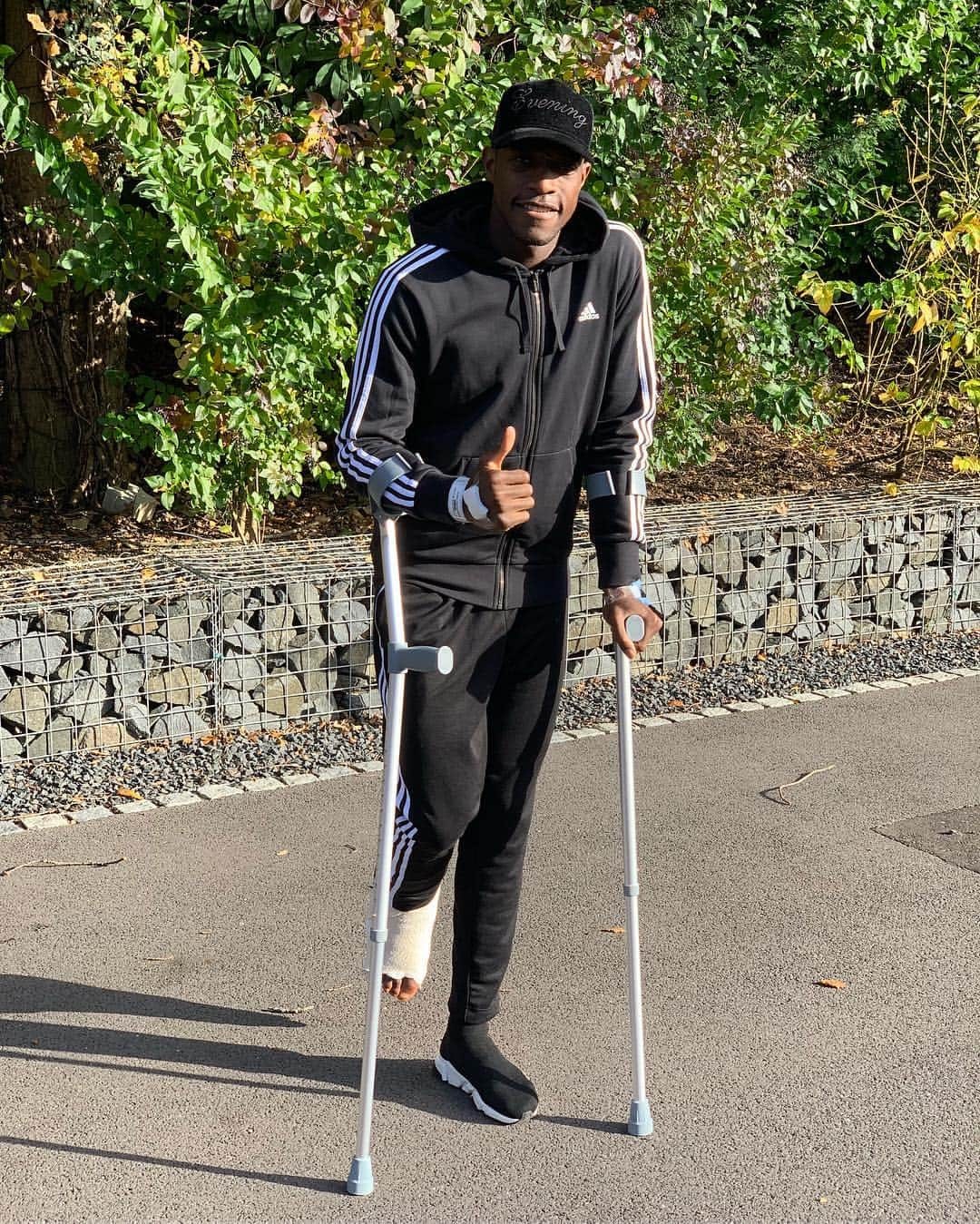 ダニー・ウェルベックさんのインスタグラム写真 - (ダニー・ウェルベックInstagram)「Back home... Thanks for all the love and support. No doubt I will be back stronger than ever before. Recovery grind starts now 🙏🏿❤️💪🏿」11月14日 2時36分 - dannywelbeck