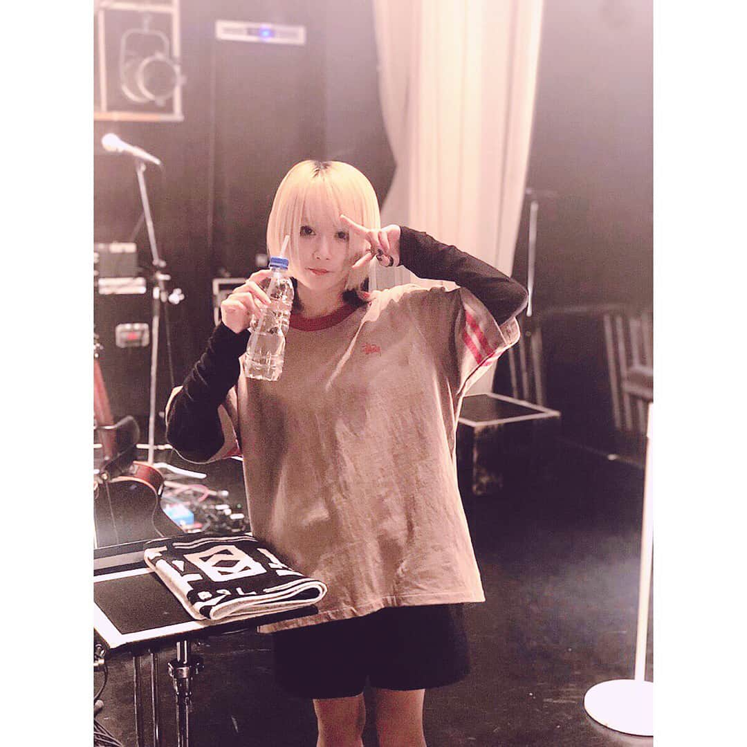 REOLさんのインスタグラム写真 - (REOLInstagram)「Reol JAPAN TOUR2018 #MADEINFACTION at.DRUM LOGOS 20181111(sun) 福岡公演大感謝！折り返し！  P.S 初めてのことがたくさん、超有難う 石田スイ先生がれをるを描いてくれた！ 嬉しくて三枚目みたいな感じ(ゲネプロ中)  冥土の旅路は初の名古屋へと、つづく」11月14日 3時04分 - rrreol999