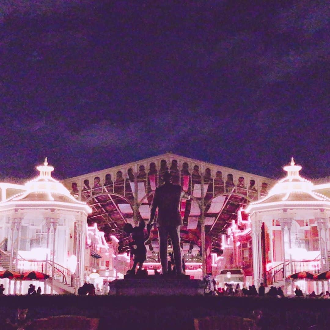 s.hiyeeeeさんのインスタグラム写真 - (s.hiyeeeeInstagram)「🏰👻 ・ ・ ディズニー🧡 ・ ・ 夜ver.⭐️ ・ ・ ・ ・ ・ ・ ・ ・ ・ ・ #東京ディズニーランド  #東京ディズニーシー #ディズニーリゾート #ハロウィン #ディズニーハロウィン #5日間の旅 #disney #ディズニー #シンデレラ城 #家族旅行」11月14日 18時09分 - s.hiyeeee