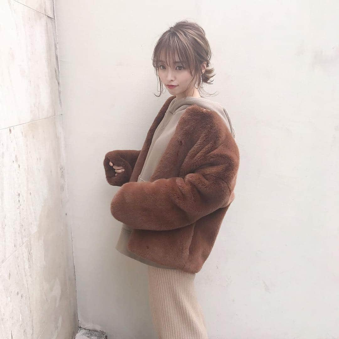 田畑佑莉さんのインスタグラム写真 - (田畑佑莉Instagram)「寒い。ファーコートを引っ張り出しました🍁🍂 ㅤㅤㅤㅤㅤㅤㅤㅤ  #vitule #autumn #fashion  #hairarrange #bob #salonmodel #今日の服  #おしゃれさんと繋がりたい #ヘア #ヘアカラー #ニット #ブラウン #ボブ #サロンモデル #メイク  #ブラウンリップ#秋メイク #秋服 #秋カラー」11月14日 18時08分 - lily02tbt