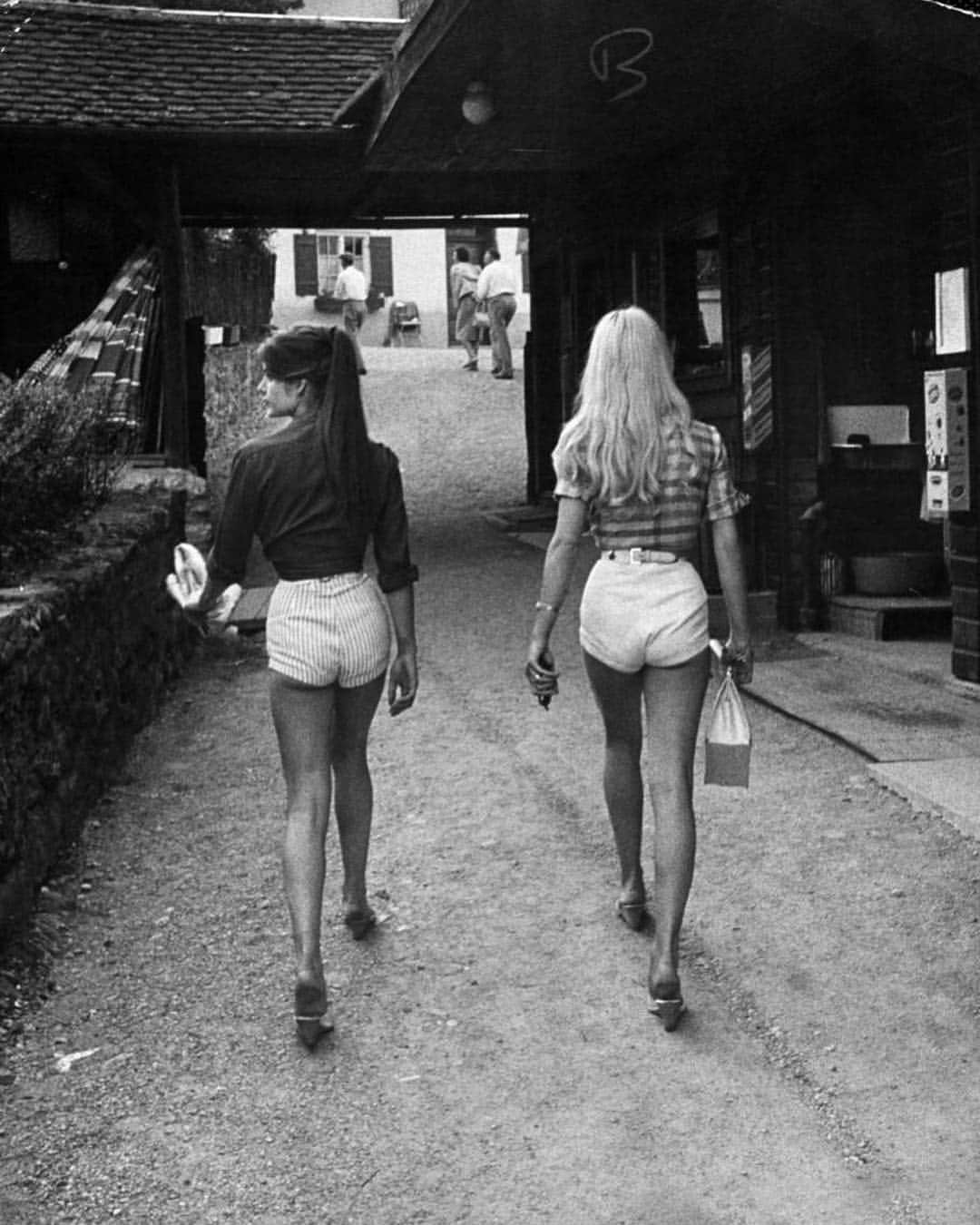 NewbarKのインスタグラム：「CLOGS ARE BACK. Jane Birkin and Brigitte Bardot (1970s). Find out more at NEWBARK.COM」