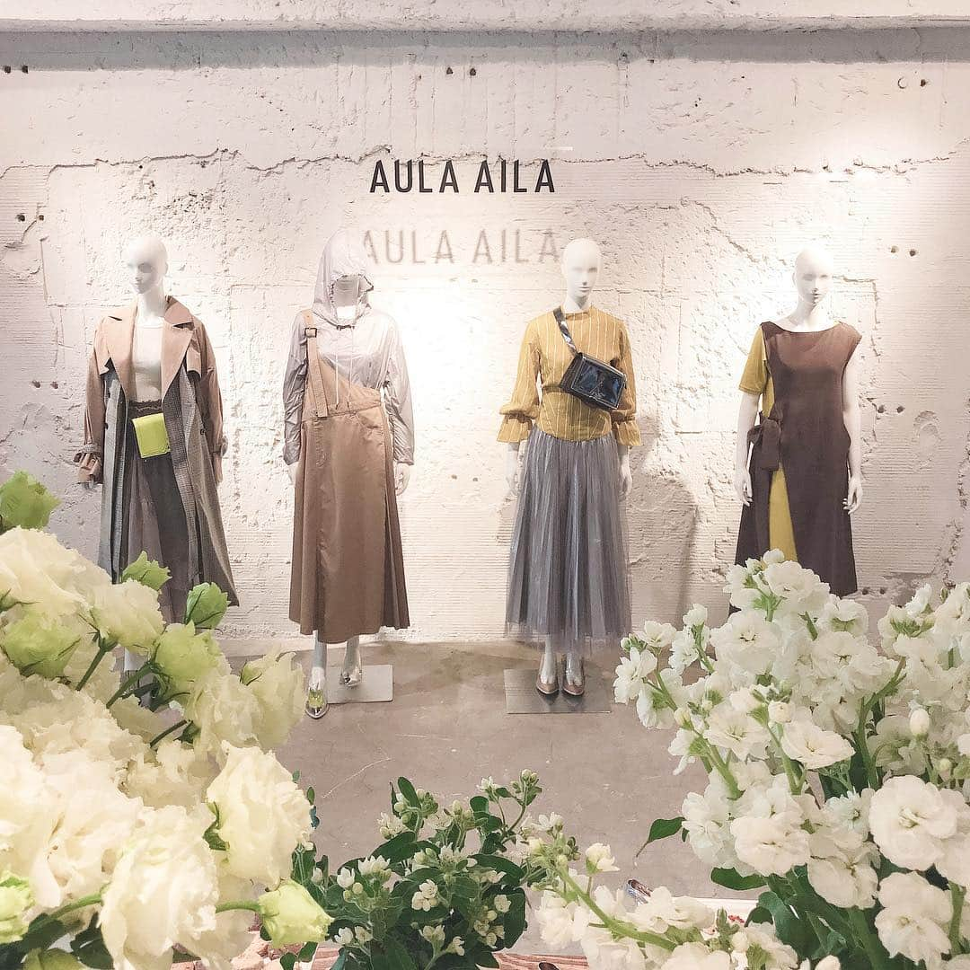 川島幸美さんのインスタグラム写真 - (川島幸美Instagram)「. AULA AILA  2019ss exhibition  DAY2 少しの間お休みしていたAULA AILA、 リスタートしました☺️ 明日まで開催してます。 ご来場お待ちしています✨ . #aulaaila  #アウラアイラ #展示会 #2019ss #2019春夏 #exhibition  #ファッション #fashion #アパレル #レディースファッション」11月14日 10時48分 - yukimikawashima