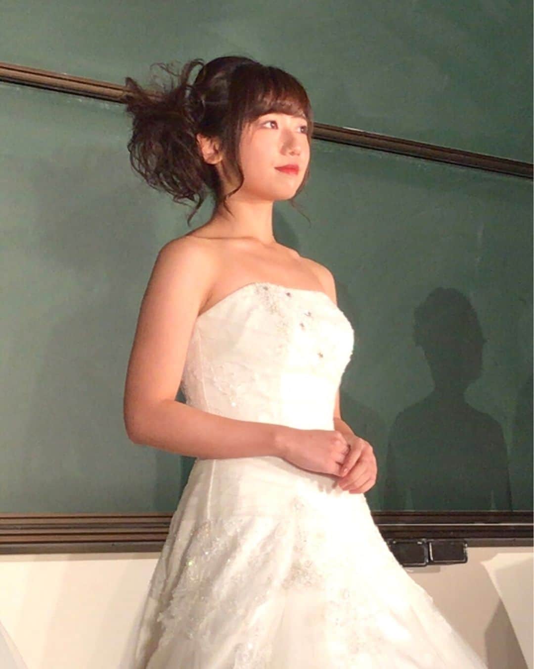 佐々木ゆめのインスタグラム：「Miss #YNU Contest2018 終了から約1週間が経ちました！ #グランプリ #山根佳子 ちゃん、 #準グランプリ #佐藤実桜 ちゃん、改めて本当におめでとう☺️ . 候補者のみんなの努力やプレッシャー、その想像がつくだけに、本当に感動的なステージでした。 . . Miss #YNU Contest2017 でグランプリになってから1年。 今年は20周年という記念のコンテストでしたが、審査員という立場で関わらせて頂きました。(写真は去年のものです！) . . この1年は、いろいろな活動をしてきました。 2年連続9度目の日本一になった 福岡ソフトバンクホークス 内川選手への取材、 横浜DeNAベイスターズ 同世代の今永選手への取材など… どれも貴重な体験ばかり。 . この経験を将来の自分の夢に活かすことが、大切だと思っています。 . . Miss YNU Contest2018 舞台裏で活躍して下さった運営の皆さん、本当にご苦労様でした。 予定通りの進行、そして感動的な演出。 本当にありがとう。  #ミスキャンパス #横浜国立」