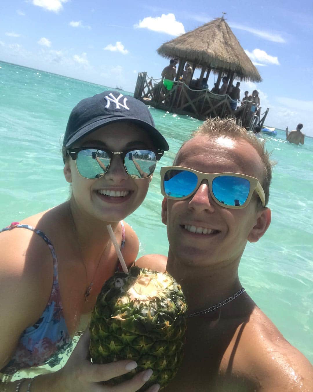 アンドレイ・ロゴジンのインスタグラム：「...When Bae came to cruise with me 🛳🏖 ... Just a few beach pix from bit ago, but Im excited to come home to u in 5 days! @ninacattle ☺️ #wcw #vaca #womancrushwednesday」