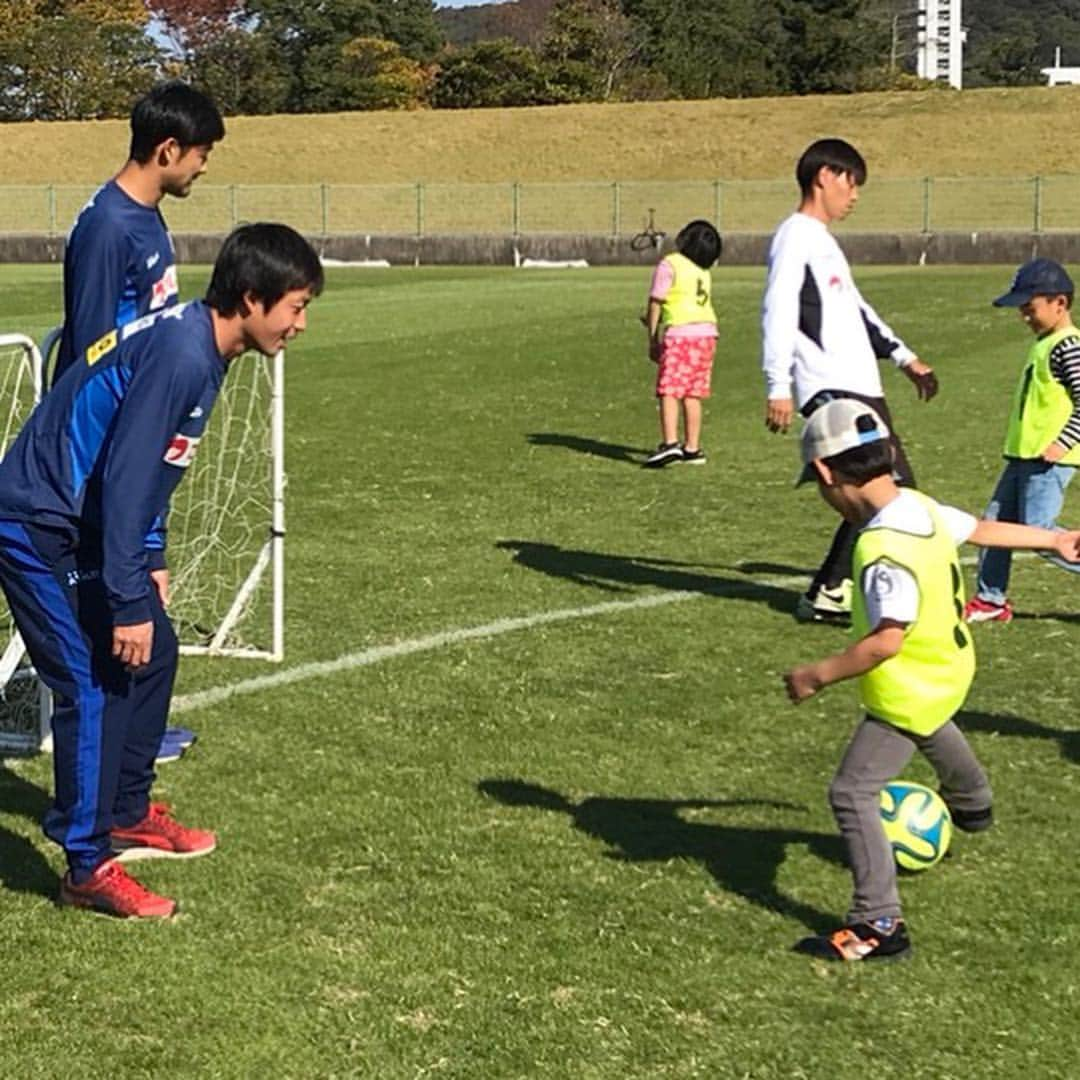 カマタマーレ讃岐さんのインスタグラム写真 - (カマタマーレ讃岐Instagram)「2018.11.10 ふれあいサッカー教室 「児童発達支援・放課後等デイサービスひまわりっこ」の児童を招待し、サッカー教室を実施しました！ #中島大貴 #荒堀謙次 #ソンヨンミン #福家勇輝 #武田有祐 #西弘則 #濱口草太 #kamatamare」11月14日 16時49分 - kamatama_kouhou