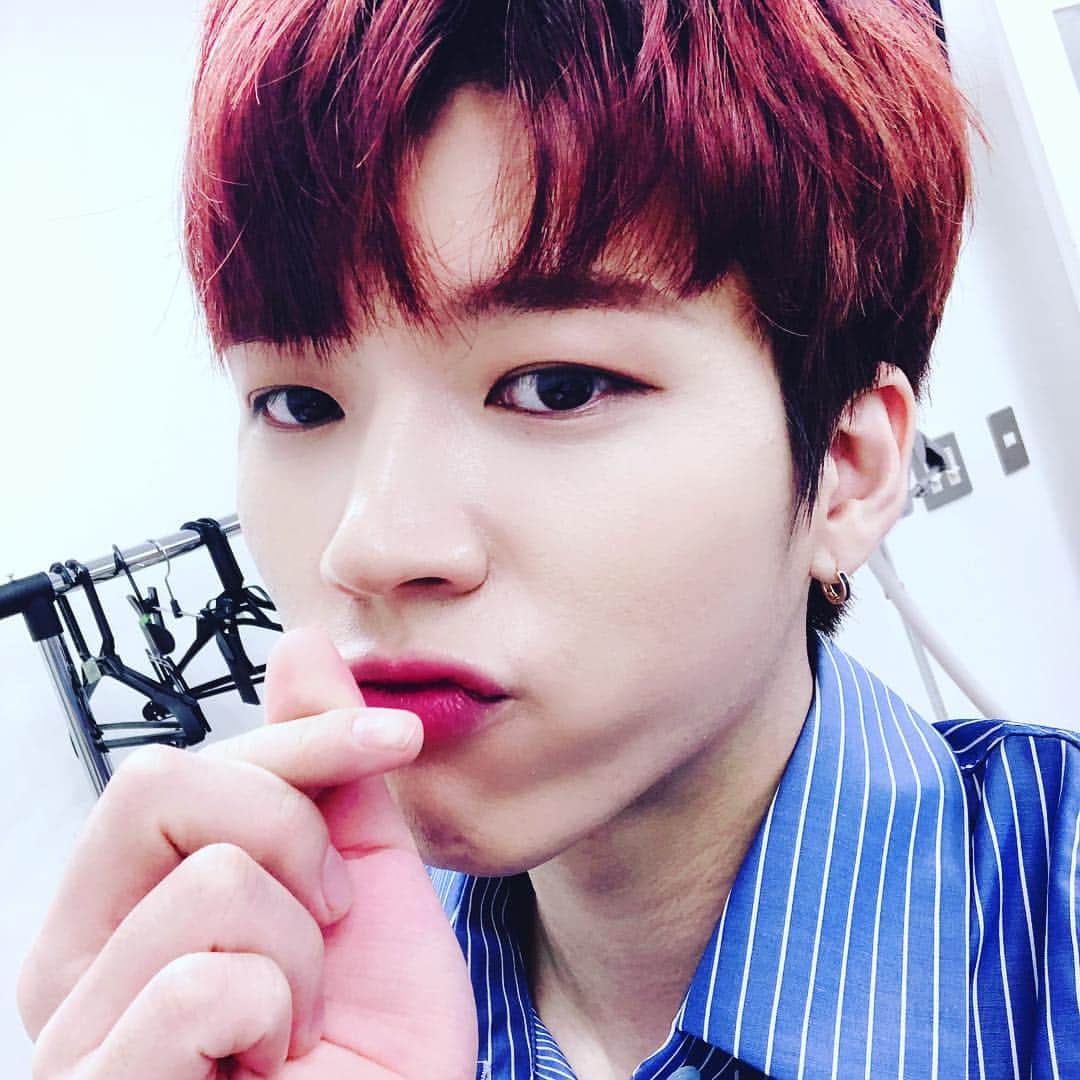 ウヒョン のインスタグラム：「수능  힘내자 ~~!! ❤️파이팅」