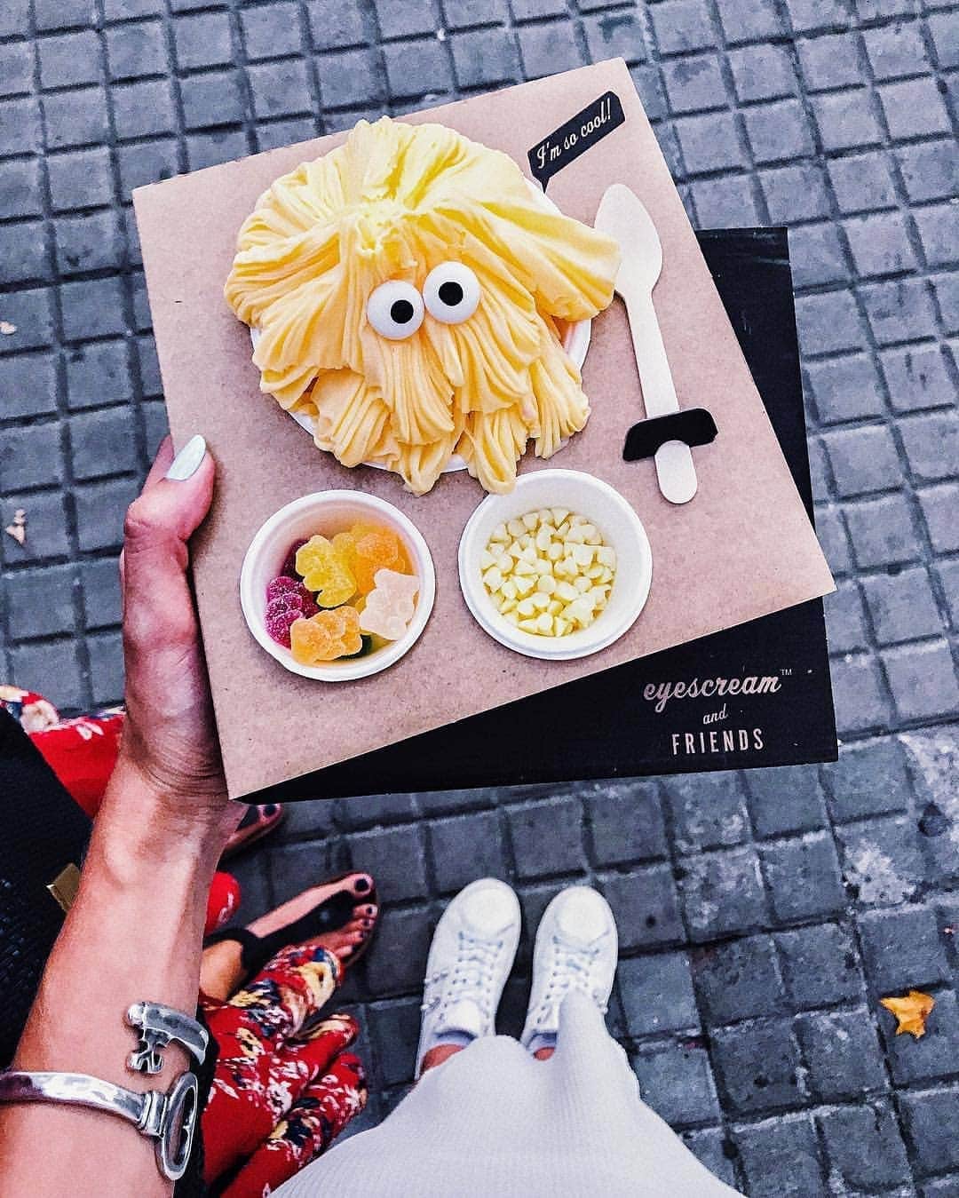 Top Dog Photoのインスタグラム：「TOP Barcelona 🥘 @eyescreamandfriends 📷 por @world_of_kika •  #topbarcelonaresto Visita la galería de nuestro artista destacado para conocerlo y darle cariño !! Look at the featured gallery to share the L❤️VE #communityfirst」