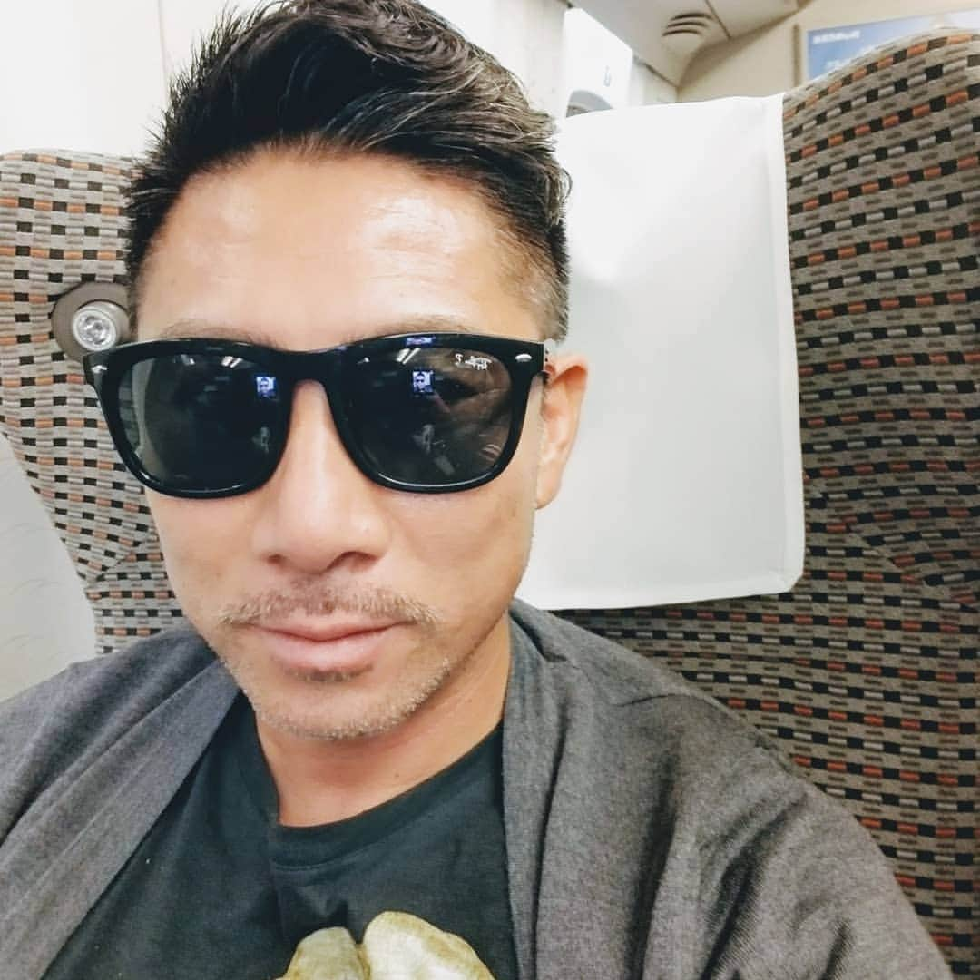 前園真聖さんのインスタグラム写真 - (前園真聖Instagram)「アジアエリア限定のRay-Banのサングラスが手放せない🕶️ 太めのフレームに大きめなレンズで軽量👍 #rayban#サングラス#前園真聖」11月14日 19時11分 - maezono_masakiyo