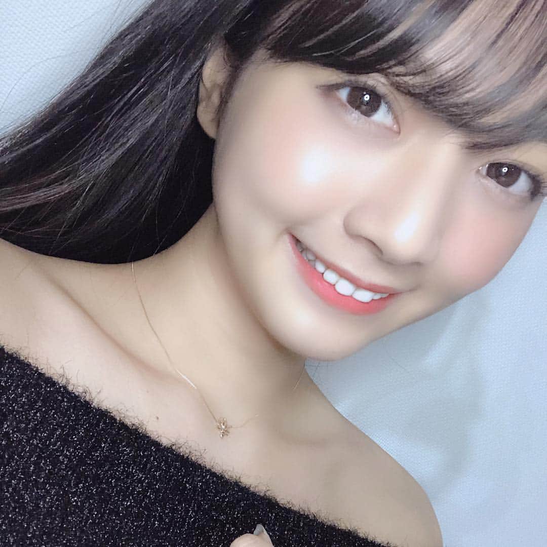 山口はのんのインスタグラム：「RICE FORCE、ACPOLESS広告撮影してきたよ！  詰め合わせと石垣島の青い珊瑚のネックレス頂きました！かわいい💙  ライスフォース&アクポレス×SHOWROOMの広告が12/24〜1/6まで渋谷駅通路にて掲載されます！みんな見に行ってみてね👾👾👾」