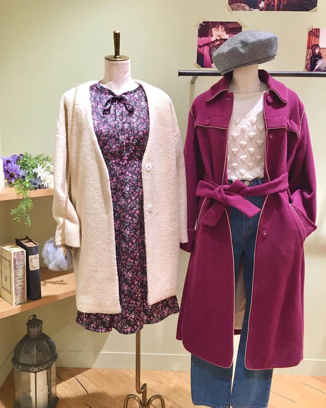 デイシーさんのインスタグラム写真 - (デイシーInstagram)「* My favorite coat🧥❄️ ・ ☑︎ボアノーカラーコート (オフホワイト/グレー/ピンク) ¥35,000+tax ・ ☑︎パイピングウールコート (ベージュ/パープル) ¥42,000+tax ・ ・ パイピングウールコートは新作アイテムとなっております🍇💓 是非店頭まで見にいらして下さいね♡ #deicy #mecouture #deicyosaka #coat #outer #knit #onepiece #denim #fashion #purple #flowerprint #denim #2018aw #osaka #デイシー #ミークチュール #デイシー大阪 #コート #アウター #パープル #フラワー #花柄 #ニット #ワンピース #デニム #秋コーデ #大阪 #梅田エスト」11月14日 19時33分 - deicy_official