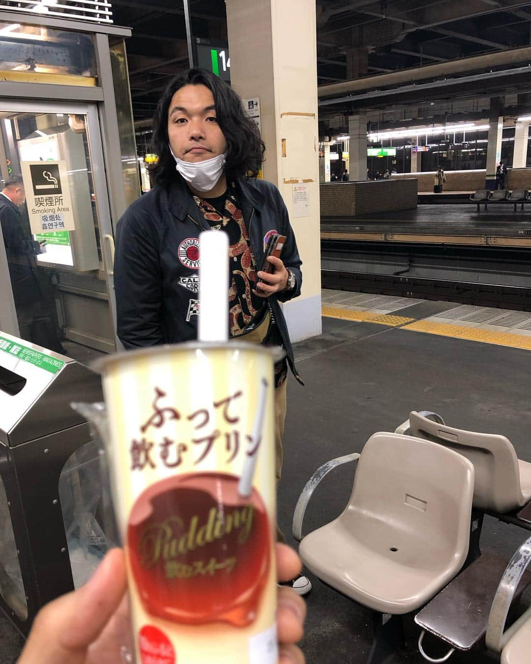 洲崎貴郁さんのインスタグラム写真 - (洲崎貴郁Instagram)「大宮ラクーンよしもと劇場 5ステ。 ありがとうございましたー！！ 盛山兄さんが珍しいの買うてくれた  お寿司から何から何までご馳走様です！！ 明日……キメてきて下さい！  #大宮ラクーンよしもと劇場 #ラニーノーズ #見取り図盛山 さん」11月14日 20時56分 - runnysuzaki0504