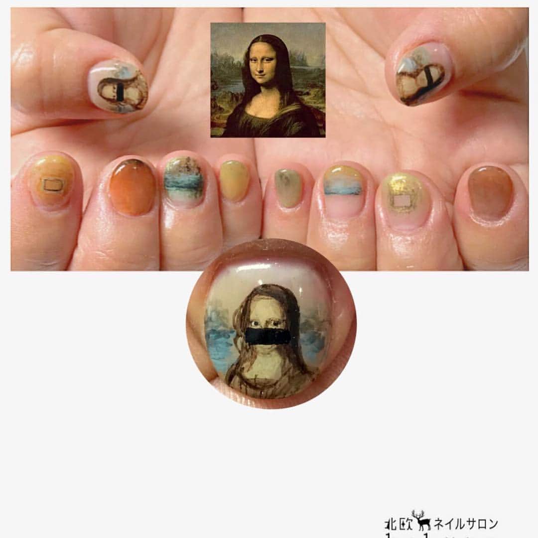 のインスタグラム：「語学学校の話。👍🏻私は平日の午前中は今語学学校に通ってドイツ語を勉強しています🇩🇪 ドイツの語学学校は大体1ヶ月単位で半コース完結します。初心者レベルのA1から始まり、A2→B1→B2→C1とレベルが上がって行きます。私はドイツの美大を受験しようとしているので、出来れば半年でB2までもって行きたいのです。しかし、私が日本で勉強して行った知識は3日も経たずに終わって行き爆😦日々、予習と復習に追われ、てんやわんや🤷🏼‍♂️というわけです😭私の生き急ぐ癖で😂ドイツ到着翌日から学校が始まったため、家探しと並行するのがツラたんでした😢ほんと家決まってインスタも更新出来ておる状況です😭まだ買うものいっぱいありますが😦もう語学学校すんごいスピードで進むんですってばぁ😂やるしかねーだ！次回は家探しについて😘. . 我移民到德國，早上我就讀了一所語言學校。我需要一定的語言水平才能進入德國的藝術學院。我在日本學習的德國知識在不到三天的時間內上課了。換句話說，語言學校的課程進展很快。我很高興我可以在德國決定我的房子並專注於我的語言。在下一次更新中，我想談談在德國尋找房子的難度。謝謝！👼🏻 . I immigrated to Germany and I attended a language school in the morning. I need a certain language level in order to attend the art college in Germany. The German knowledge I studied in Japan went by lesson in less than three days. In other words, the lesson of the language school progresses very quickly. I am very pleased that I can decide my house in Germany and concentrate on my language. In the next update I would like to touch on the difficulty of finding a house in Germany. Thank you!🐈👨🏻‍🎓 . #naildesign #美甲  #凝膠指甲 #ベルリン#nailart #ネイル #絵画ネイル #Nagelkunst #Nagel #Nageldesign #GelNagel #JapanischerNagel #Japanischernagelist #Nagelist #Japan #Mode #ネイルアート #手描きネイル #naildesign #ネイルデザイン #arts #北欧ネイル #北欧デザイン #モナリザ #monalisa #モナリザネイル」