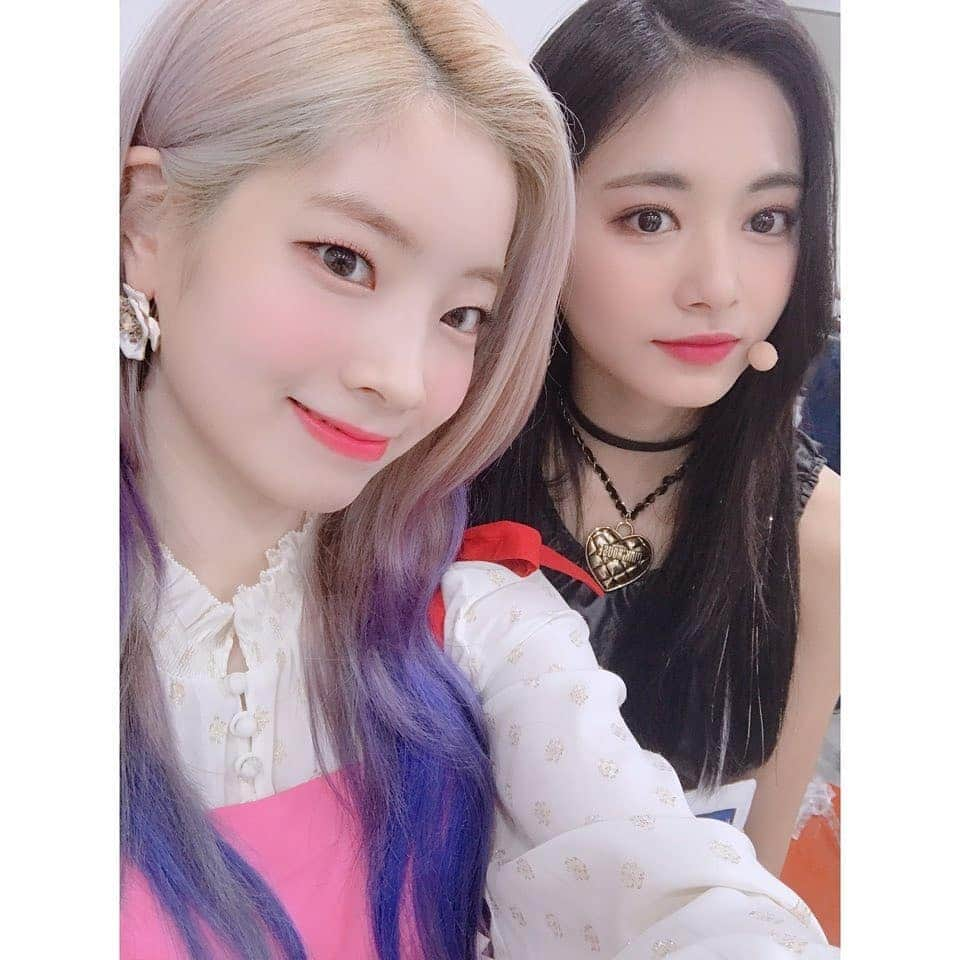 TWICEさんのインスタグラム写真 - (TWICEInstagram)「원스~~ 우리 원스~~~~ 최고에요 역시 👍 오늘 너무너무 행복한 날이에요 고마워요💕」11月14日 22時25分 - twicetagram