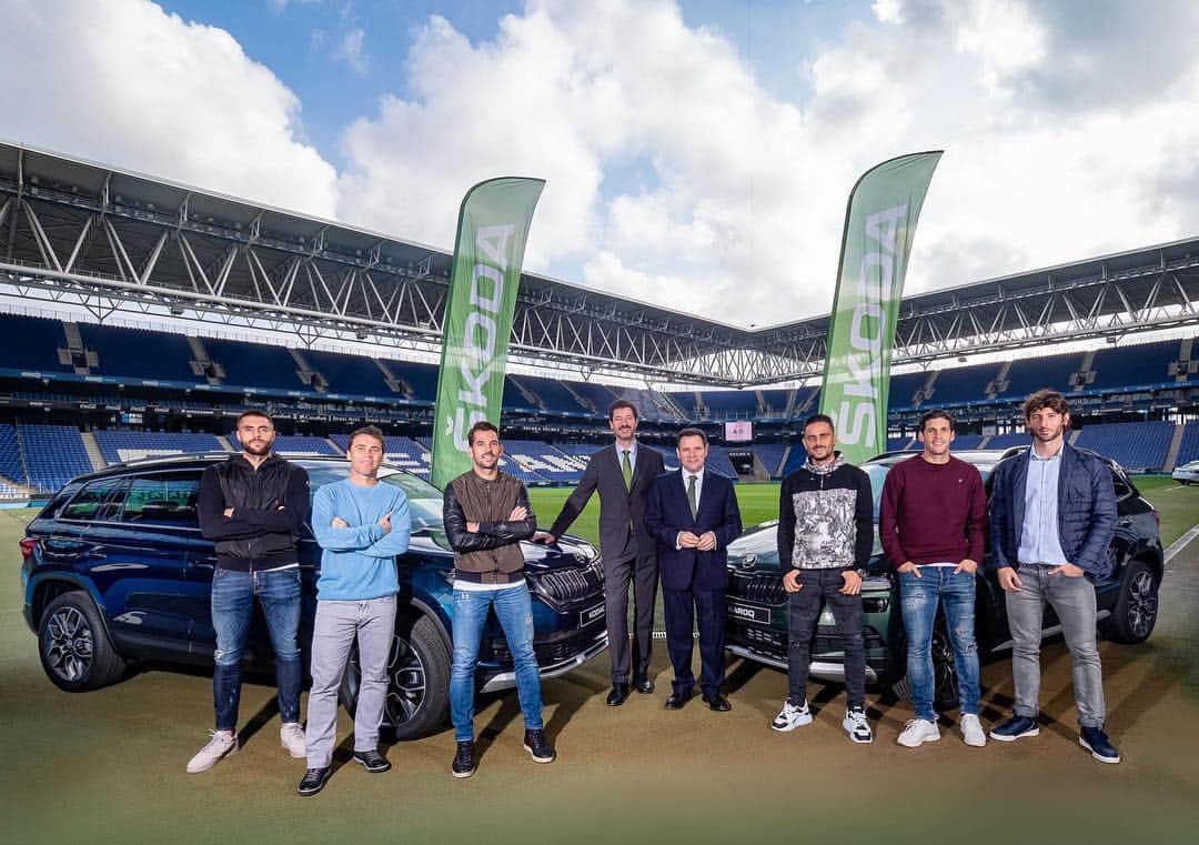 のインスタグラム：「Welcome skoda!! ⚪️🔵 #rcdespanyol #skoda」
