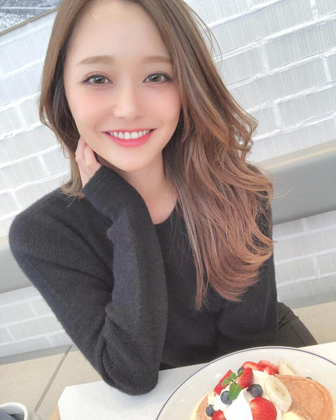 秋谷理恵さんのインスタグラム写真 - (秋谷理恵Instagram)「パンケーキ😋 . 生クリームが美味し過ぎて2回おかわりした🤤♡ . . . . #パンケーキ #pancakes #flippers #🥞」11月15日 12時34分 - rieakiya