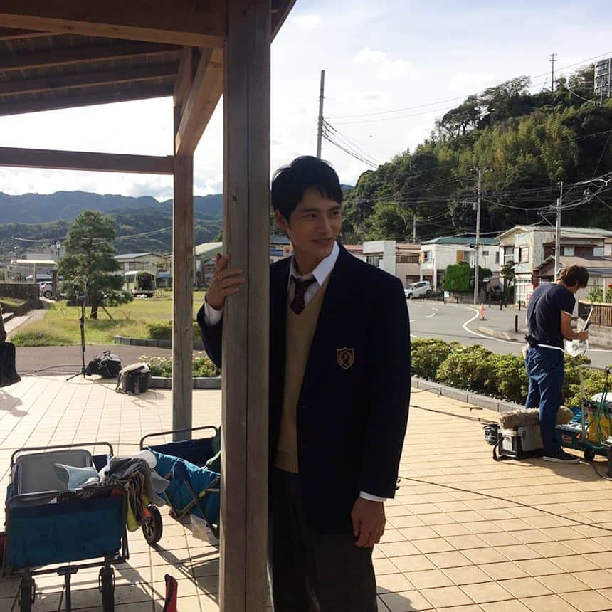 TBS「中学聖日記」さんのインスタグラム写真 - (TBS「中学聖日記」Instagram)「ブレザー晶。３年経って高校３年生になりました。  #tbs #火曜ドラマ #中学聖日記 #有村架純 #岡田健史 #町田啓太 #マキタスポーツ  #友近 #渡辺大 #村川絵梨 #吉田羊 #夏川結衣 #火曜 #第7話 #11月20日 #放送時間が違います #よる10時20分スタート #黒岩くん #制服 は#ブレザー #もう学ランじゃない #右手は添えるだけ」11月15日 12時42分 - chugakuseinikki_tbs