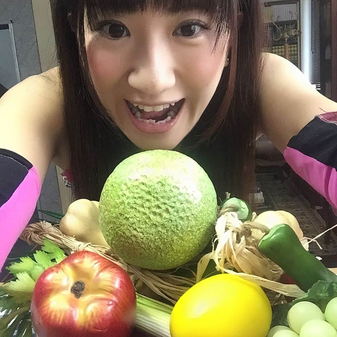 春日萌花さんのインスタグラム写真 - (春日萌花Instagram)「風邪ひかないよう 果物をいただこう🍎 (ニセモノだけど💦) はるひー スケジュールです✨  毎週金曜日 25:00〜5:00 FM NACK5 FANTASY RADIO  毎週土曜日 27:00〜28:00 HBCラジオ ラジプロ！内 モカラジ！  毎週水曜日 朝7:30 Voicy スポニチ公式ニュース配信 ↓↓次はこちら！ 11月17日(土) ガンバレ☆プロレス 開始 15:30 東京・新木場1stRING ガンバレ☆シート5,400円 特別リングサイド5,400円 自由席4,320円  ガンジョ最終決着戦！ 春日萌花　vs　神田愛実 ↓↓今週末日曜日 タッグリーグ初戦！ 11月18日(日)PURE-J 開始 17:00 東京・王子ベースメントモンスター 最前列席5000円 指定席4000円 ※当日500円増し  勝愛実＆沙紀ｖｓ藤ヶ崎矢子＆春日萌花  11月22日(木)ガンバレ☆プロレス 開場19:20　開始19:30 東京・市ヶ谷南海記念診療所 自由席3,240円（当日3,780円）  明日を予報し、未来を占え！宿命の激突！気象予報士レスラーvs占い師レスラー！ 春日萌花　vs　チェリー  11月25日(日)PURE-J 東京・北千住ホワイトスタジオ 開始 13:00 最前列席5000円 指定席Ａ4000円 指定席Ｂ3000円 ※当日500円増し  藤ヶ崎矢子＆春日萌花ｖｓ本間多恵＆清水ひかり  12月2日(日)PURE-J 東京・板橋グリーンホール 開始 13:00 最前列席5000円 指定席Ａ4000円 指定席Ｂ3000円 ※当日500円増し  KAZUKI＆ライディーン鋼ｖｓ藤ヶ崎矢子＆春日萌花  タッグリーグ決勝 12月9日(日)PURE-J 東京・後楽園ホール 開始 11:45 特別ＲＳ席7000円 ＲＳ席・スーパーシート5000円 指定席Ａ4000円 指定席Ｂ3000円 指定席Ｃ2500円 ※当日500円増し  12月16日(日)ガンバレ☆プロレス 開始 11:30 東京・後楽園ホール ガンバレ☆シート7,560円（非売品特典DVD付き） 特別リングサイドG 5,400円 指定席G 4,320円 ガン☆バルコニー5,400円（非売品特典DVD付き）  チケット予約は happy.haruhi@gmail.com へ お名前 ご連絡先 ご希望の大会日時 ご希望の席種 を送ってくださいませ。  プロレスもラジオも声のお仕事も 全力で！！ #womanprowrestling #prowrestling #prowrestler #春日萌花 #コスプレ #プロレス #女子プロレス #ラジオ」11月15日 4時29分 - moekaharuhi