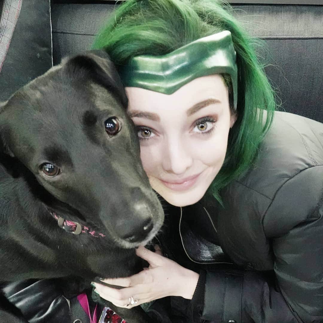 エマ・デュモンのインスタグラム：「It's our anniversary! 💗🐶💗 I am so grateful for this little dog. She has changed my life so much in the past year and I just know we were always meant to be together.」