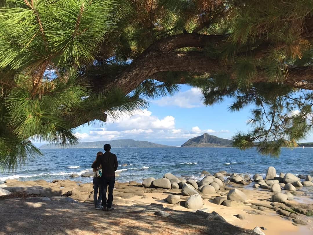 Rachel & Junのインスタグラム：「There are still so many beautiful, uncrowded places in Japan to discover! Thanks @mikaeradesu for the awesome picture!!」