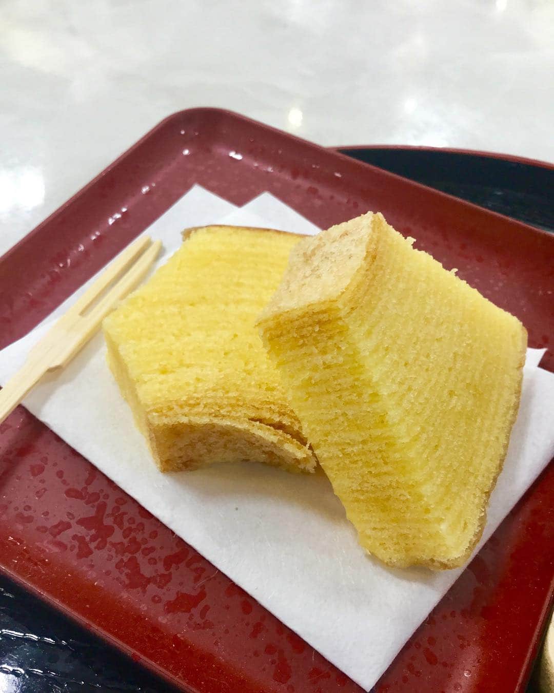 おゝみのインスタグラム：「✨ただいま大創業祭開催中✨ 年輪を重ねて42年、感謝の気持ちを込めて、北川社長一押しの治一郎のバームクーヘンをご用意してお待ちしております。いつもは出会えないステキなお品が見つかる予感❤️ ▼詳しくは「着物おおみ 福島店」で検索  #大創業祭 #着物 #Isshun #佐波理」
