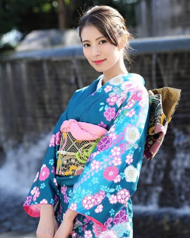 橘沙奈さんのインスタグラム写真 - (橘沙奈Instagram)「* #着物の日 大好きな和服👘 この時、奇跡的に成人式で着た振袖と 似たやつを着れたんだよね✨ またお仕事とかで着れたらいいな( ˶˙ᵕ˙˶ ) * #着物 #振袖 #和服 #japan #japanesegirl」11月15日 21時10分 - an.an.0706