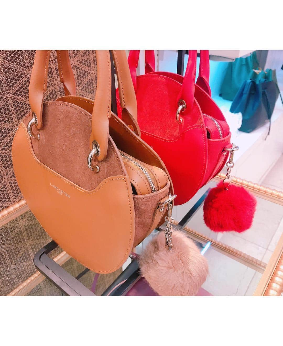 片山陽加さんのインスタグラム写真 - (片山陽加Instagram)「最近GETしたNEW bag❤️ #lancaster のショルダーバッグ♪ ピンクの bagって今まであまり 買った事なかったけど、 今年はカラーが流行りだし 青みがかったピンクなので 何にでも合わせやすく、この冬大活躍しそう♡  新宿タカシマヤ2Fにて27日まで POP UPストアやってるみたいなので お立ち寄り際には見てみてね♡  このショルダーバッグの他にも 可愛いbag達がたくさんあったよ😍 ノベルティやキーチャームが貰える キャンペーン中みたい♡  #bag #lancasterparis  #paris #new #大活躍の予感」11月15日 21時45分 - haachandyoo