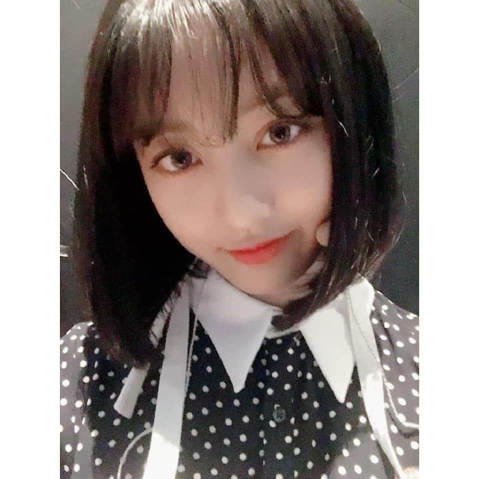 TWICEさんのインスタグラム写真 - (TWICEInstagram)「오늘 수능 보신 원스들 완전 고생 많으셨습니다!!👏👏👏👏 그리고 오늘 엠씨하면서 대기시간 내내 놀아준 원스들 고마워용💜 우리 오늘 진짜 엠카 뿌셔따 크크  1위 고마워용~~정신없는 하루지만 기분좋은 마무리까지 완벽했습니다 고마워요😆☺️」11月15日 22時01分 - twicetagram