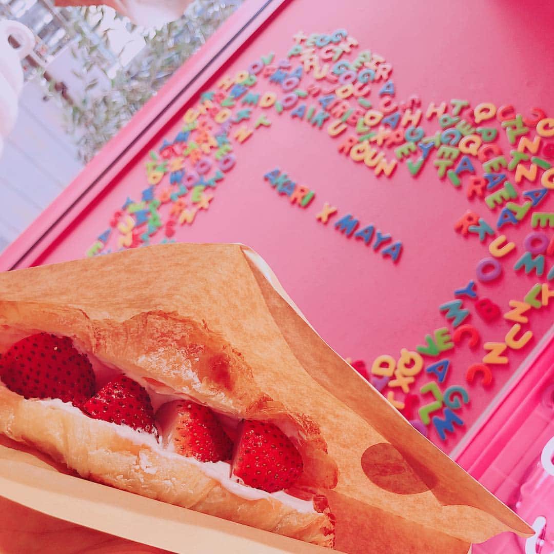 須田亜香里さんのインスタグラム写真 - (須田亜香里Instagram)「#大阪 #道頓堀 #drinkstandfrummy #frummy #croissant #fruit #strawberry」11月15日 22時27分 - akarisuda