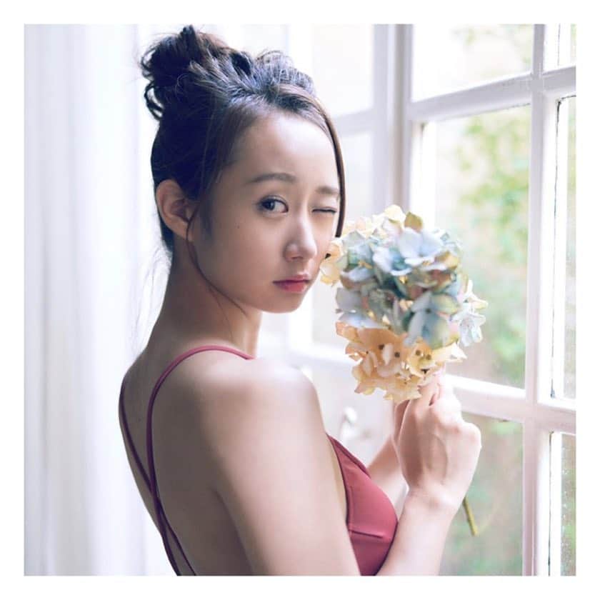 筒井萌子のインスタグラム：「* ウインクを覚えた◡̈⃝⭐️ #バレリーナ 風 camera: @youfunfun ・ #筒井萌子 #女優 #actress #モデル #model #岡山  #shooting #instagood #instalike #converse #撮影 #followme #larme #instalike #作品撮り #mac #MAC #ファンデーション #sweet #水着 #夏 #お団子 #ウインク #ゴルフ女子 #ゴルフ #golf」