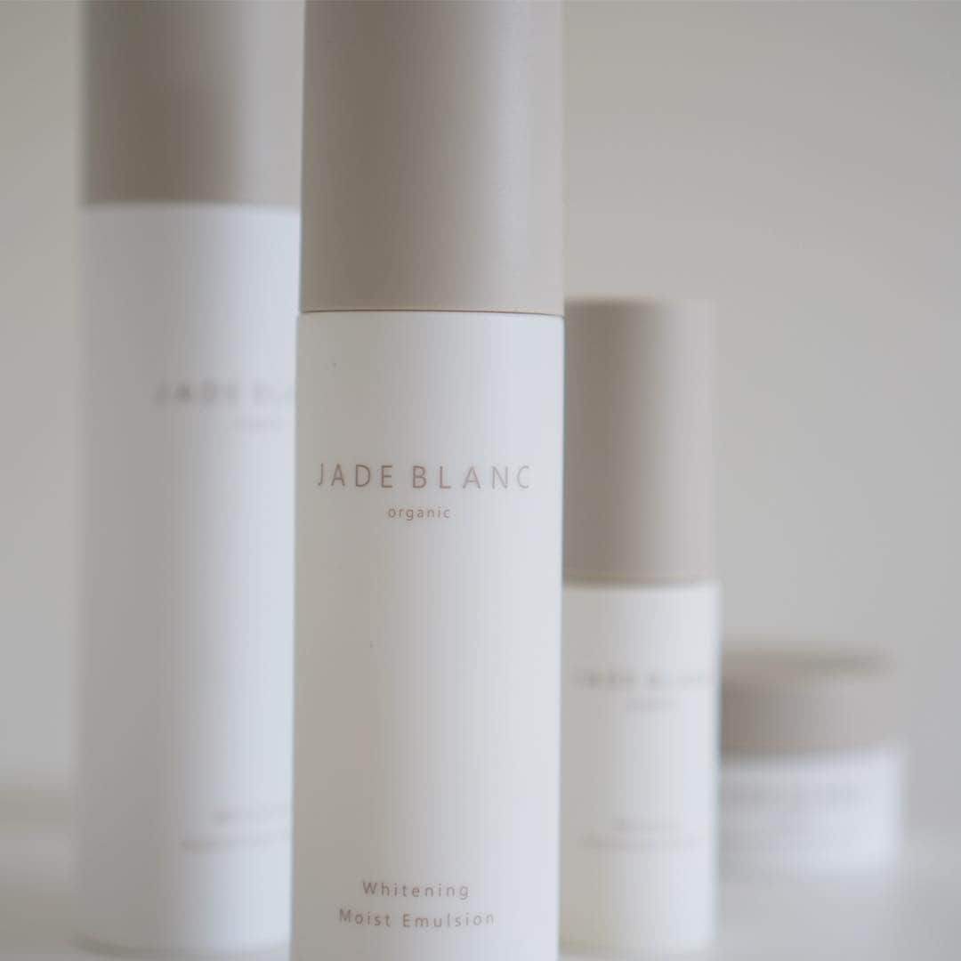 JADE BLANCのインスタグラム：「【We have trial set】 自分の肌に合うと実感して、続けていただきたいから。 まだお使いいただいたことのない方には、トライアルセットがオススメ。 あなたの美しさと魅力をさらに引き出していこう。 ⠀⠀ @jade_blanc_official  #JADEBLANC #ジェイドブラン #美容 #美白 #お試し #フェイスケア」